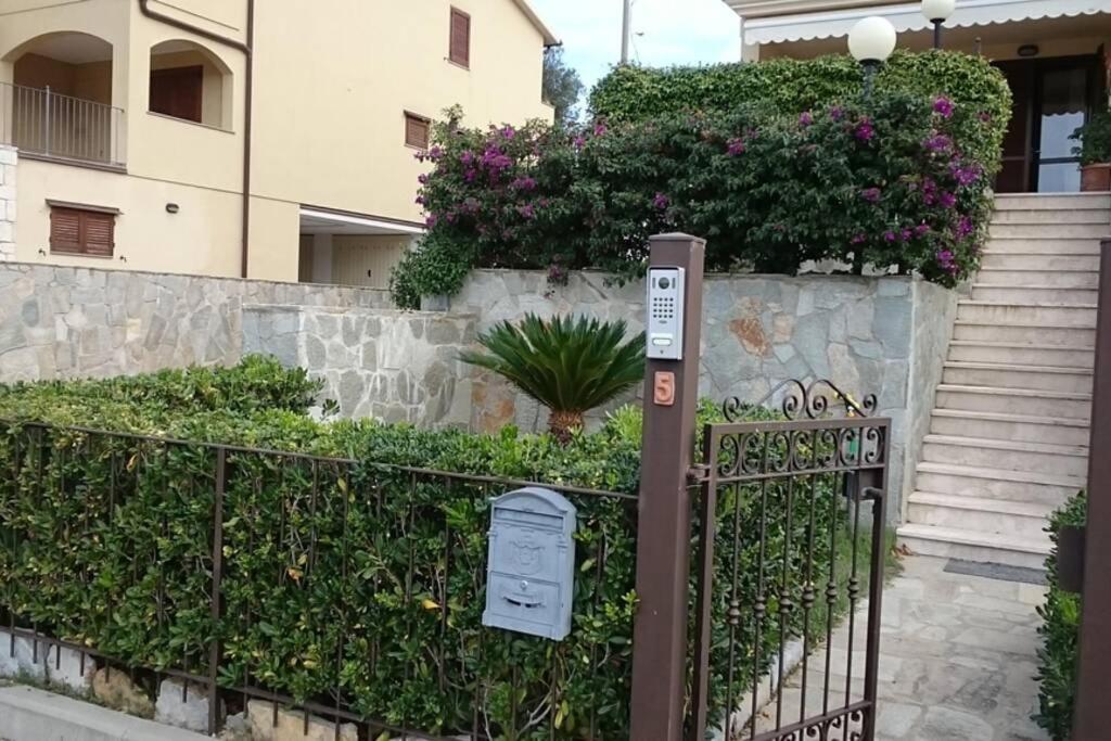 Grazioso Appartamento A 5 Minuti Di Auto Dal Mare Scarlino Bagian luar foto